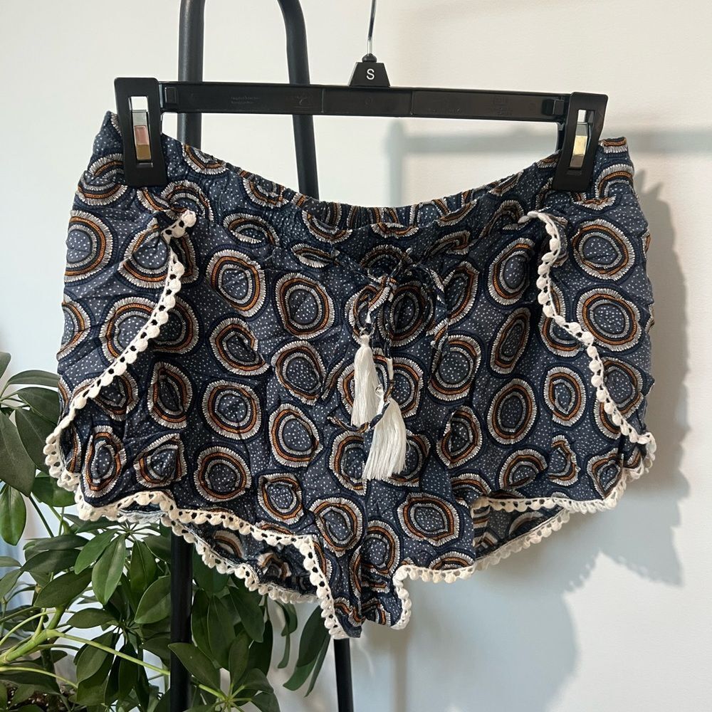 Atmosphere Shorts Size 6
